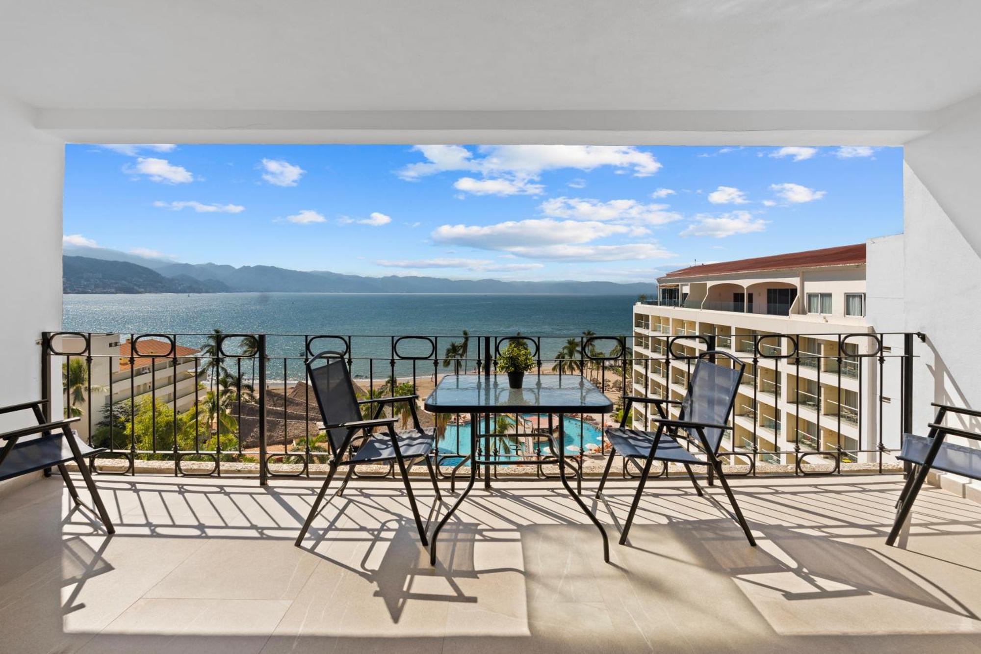 Luxury Condo Just Steps Away From The Beach! Puerto Vallarta Kültér fotó